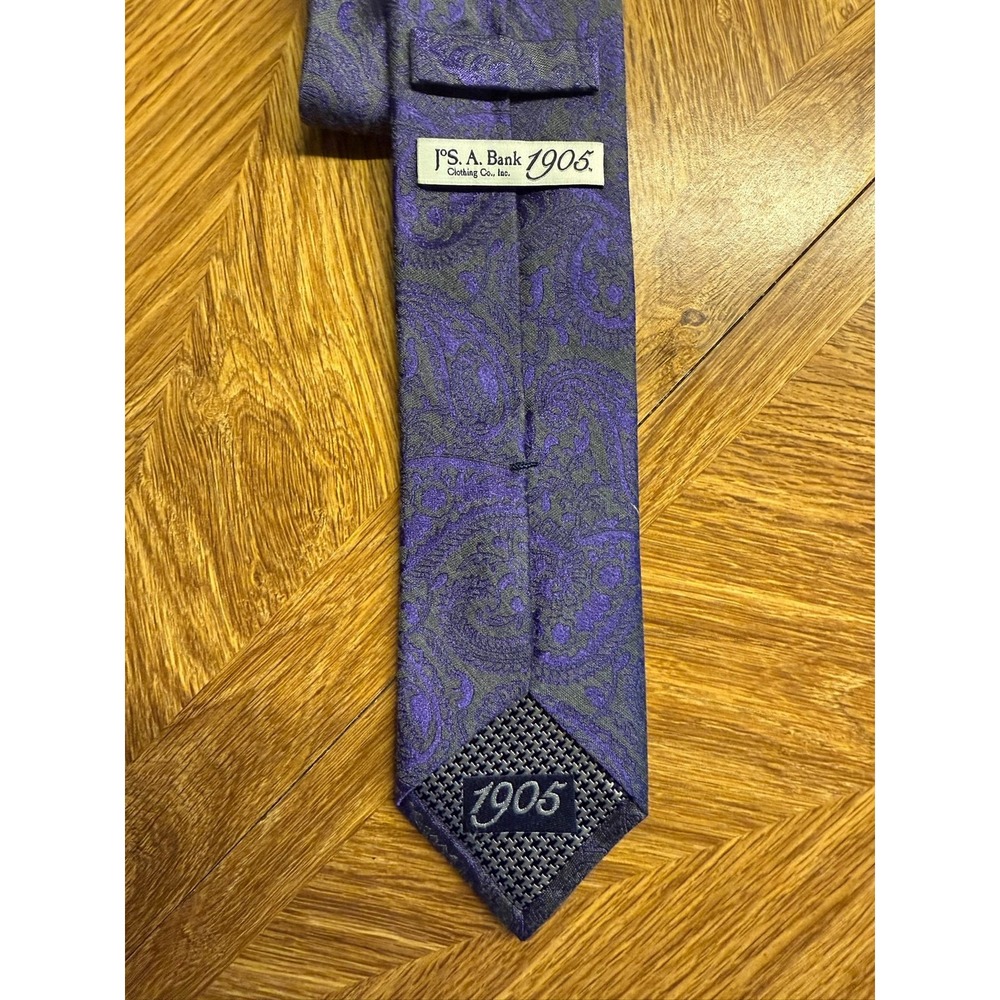 Jos A Bank 1905 Men's Silk Necktie Purple Gray Paisley